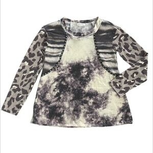 Bucketlist size medium find a moment long sleeve top